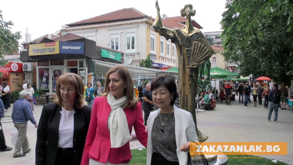 Министър Ангелкова идва в Казанлък за откриването на Музея на розата