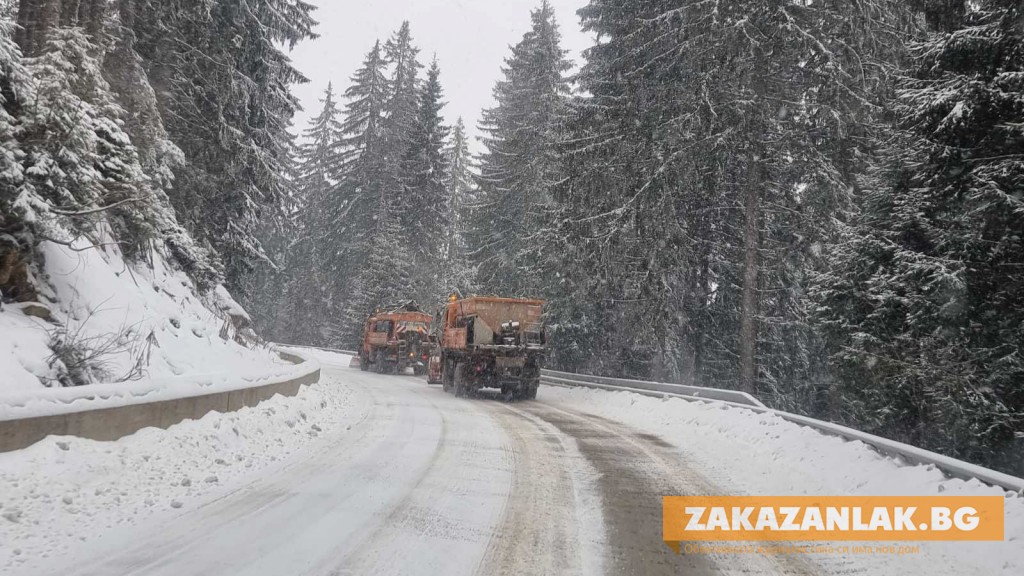 Сняг на Шипка и Хаинбоаз, пътищата са обработени и няма ограничение за движението