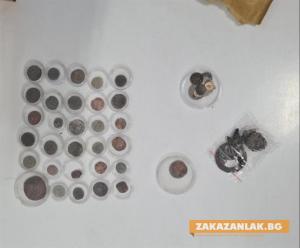 Полицията задържа казанлъчанка с 49 антики