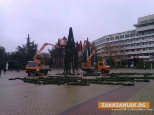 Казанлъшки вълнения: къде да е елхата?