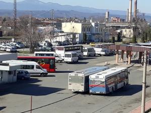 ОБНОВЕНА! Редуцират автобусното разписание в Казанлък, Общината оспорва