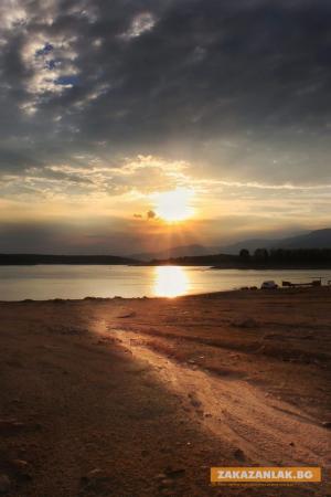 Лунен пейзаж край язовир Копринка