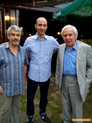 Златното момче на Тео-Павлин Савов. И други проекции на астрофизиката.
