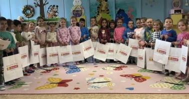 Фирма „Деа Травъл“ дари буратинчетата за Великденските празници