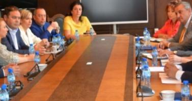 КРС и мобилните оператори се договориха за цените на услугите при приемането на еврото