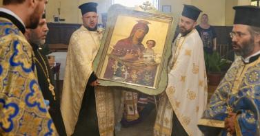 На Голяма Богородица: Чудотворна икона посреща миряните в казанлъшкия храм "Успение Богородично"