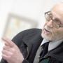 Царят на шаржа оживя в изложба в Казанлък