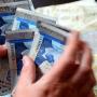 Баба метна 20 хиляди лева от  балкона  