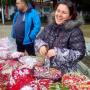   Изнесоха първите сергии с мартеници 