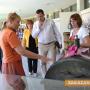 Рози и 150-годишен храм впечатлиха еврокомисар